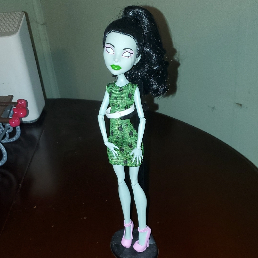 Scarah Screams Doll